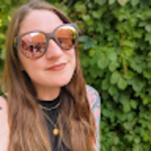 Meet your Posher, Lori - Picture 1 of 1